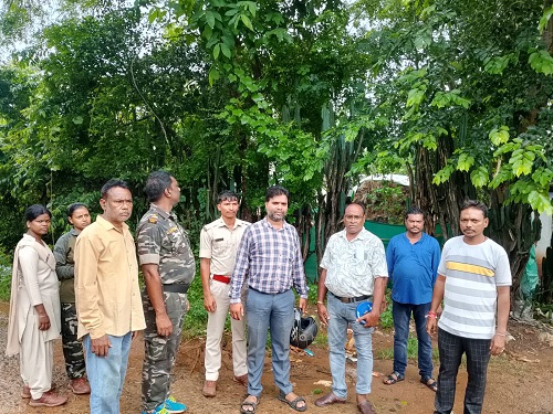 Jamshedpur rural : मानुषमुरिया में सरकारी भूमि पर कब्जा करने के आरोप में जांच करने पहुंची प्रशासन की टीम, सीओ ने मांगे जमीन के दस्तावेज Jamshedpur rural : मानुषमुरिया में सरकारी भूमि पर कब्जा करने के आरोप में जांच करने पहुंची प्रशासन की टीम, सीओ ने मांगे जमीन के दस्तावेज