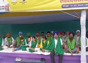 Jamshedpur cgpc strike : साकची गोलचक्कर पर सेंट्रल गुरुद्वारा प्रबंधक कमेटी का प्रदर्शन, किसानों के समर्थन में भूख हड़ताल, देखिए – video Jamshedpur cgpc strike : साकची गोलचक्कर पर सेंट्रल गुरुद्वारा प्रबंधक कमेटी का प्रदर्शन, किसानों के समर्थन में भूख हड़ताल, देखिए – video