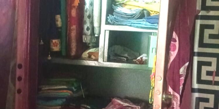 jamshedpur theft- गोलपहाड़ी में बंद घर को चोरों ने बनाया निशाना, 16 लाख के गहने और 2 लाख नकदी पर चोर ने किया हाथ साफ,श्राद्धकर्म के लिए सिवान गया था पूरा परिवार