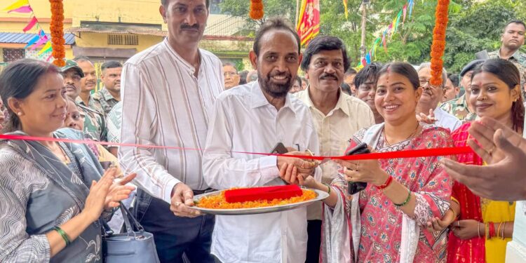 jamshedpur rajak samaj : भुइयांडीह के पटेल नगर में रजक समाज को मिला आधुनिक सामुदायिक विकास भवन, सांसद विद्युत महतो एवं विधायक पूर्णिमा साहू ने किया उदघाटन jamshedpur rajak samaj : भुइयांडीह के पटेल नगर में रजक समाज को मिला आधुनिक सामुदायिक विकास भवन, सांसद विद्युत महतो एवं विधायक पूर्णिमा साहू ने किया उदघाटन