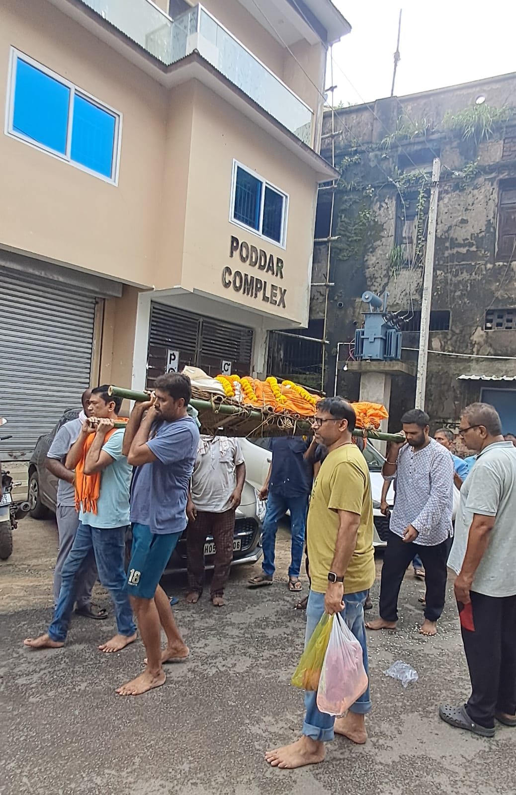 jamshedpur sad news : पोद्दार समाज अध्यक्ष अरुण पोद्दार को पत्नीशोक, दी गयी अंतिम विदाई jamshedpur sad news : पोद्दार समाज अध्यक्ष अरुण पोद्दार को पत्नीशोक, दी गयी अंतिम विदाई