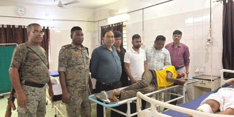 jamshedpur road accident-टाटा- पटमदा मुख्य सड़क पर हादसा, दो बाइकों में सीधी टक्कर, दो युवक गंभीर रुप से घायल