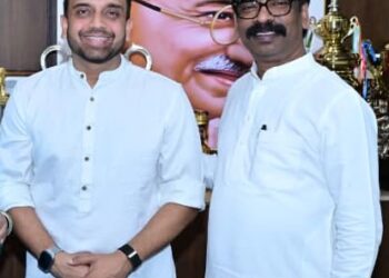 JMM spokesperson kunal sarangi met cm hemant soren-झामुमो प्रवक्ता सह पूर्व विधायक कुणाल षाड़ंगी ने मुख्यमंत्री हेमंत सोरेन से की मुलाकात, हवाई सेवा समेत कई विषयों पर की चर्चा