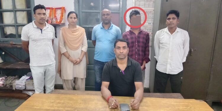 tatanagar rpf success : साउथ बिहार एक्सप्रेस में सेकेंड क्लास बोगी के यात्री से मोबाइल चोरी कर भाग रहा व्यक्ति पकड़ाया, 70 हजार का मोबाइल जब्त tatanagar rpf success : साउथ बिहार एक्सप्रेस में सेकेंड क्लास बोगी के यात्री से मोबाइल चोरी कर भाग रहा व्यक्ति पकड़ाया, 70 हजार का मोबाइल जब्त