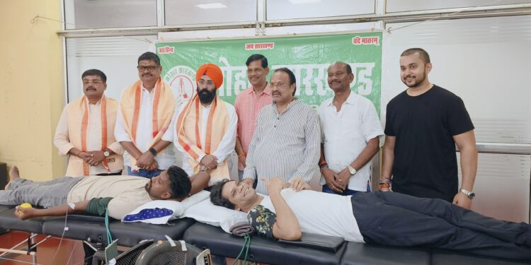 jamshedpur blood donation camp-महेश्वर प्रसाद की 13वीं पुण्यतिथि पर टेल्को रिक्रिएशन क्लब में लगा रक्तदान शिविर, 95 यूनिट रक्त हुआ संग्रह jamshedpur blood donation camp-महेश्वर प्रसाद की 13वीं पुण्यतिथि पर टेल्को रिक्रिएशन क्लब में लगा रक्तदान शिविर, 95 यूनिट रक्त हुआ संग्रह