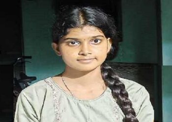 Jamshedpur rural girl achievement : बोड़ाम की बेटी वर्षा महतो को पॉलिटेक्निक प्रवेश परीक्षा में बढ़ाया क्षेत्र का मान, 922वां सीएमएल रैंक मिलने पर परिवार समेत पूरे इलाके में खुशी की लहर Jamshedpur rural girl achievement : बोड़ाम की बेटी वर्षा महतो को पॉलिटेक्निक प्रवेश परीक्षा में बढ़ाया क्षेत्र का मान, 922वां सीएमएल रैंक मिलने पर परिवार समेत पूरे इलाके में खुशी की लहर
