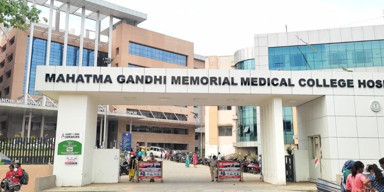 Jamshedpur malaria attack : मुसाबनी सीआरपीएफ कैंप से मलेरिया पीड़ित 4 जवान एमजीएम अस्पताल में भर्ती, जवान की पहले हो चुकी है मौत