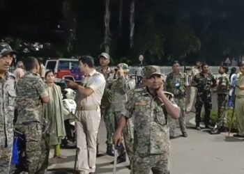 Jamshedpur burmamines firing : बर्मामाइंस में हुई फायरिंग के बाद पुलिस खोखा चुनने पहुंची, 11 खोखा मिला, युवक को लगी है 3 गोली, कोलकाता रेफर, देखिये – video Jamshedpur burmamines firing : बर्मामाइंस में हुई फायरिंग के बाद पुलिस खोखा चुनने पहुंची, 11 खोखा मिला, युवक को लगी है 3 गोली, कोलकाता रेफर, देखिये – video