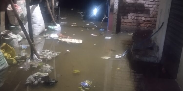 Jamshedpur flood alert : जमशेदपुर में बाढ़ का खतरा, बागबेड़ा में कई घरों में घुसा नदी औऱ नाले का पानी, देखिये – video Jamshedpur flood alert : जमशेदपुर में बाढ़ का खतरा, बागबेड़ा में कई घरों में घुसा नदी औऱ नाले का पानी, देखिये – video