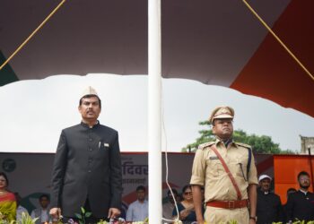 Jamshedpur independence day main program : बिष्टुपुर गोपाल मैदान में शान से लहराया तिरंगा,  उपायुक्त ने किया झंडारोहण, प्रशासन की बताई प्राथमिकता