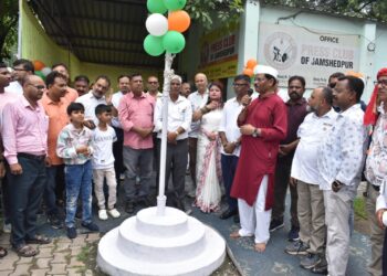Jamshedpur press club : स्वतंत्रता दिवस पर जमशेदपुर प्रेस क्लब में ध्वजारोहण, सदस्यों के लिए शुरू हुई मेडिकल सुविधा Jamshedpur press club : स्वतंत्रता दिवस पर जमशेदपुर प्रेस क्लब में ध्वजारोहण, सदस्यों के लिए शुरू हुई मेडिकल सुविधा