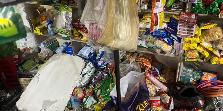 Jamshedpur rural theft : भादूडीह में एस्बेस्टस की छत काटकर दुकान में चोरी, नकदी समेत लाखो का सामान ले उड़े चोर