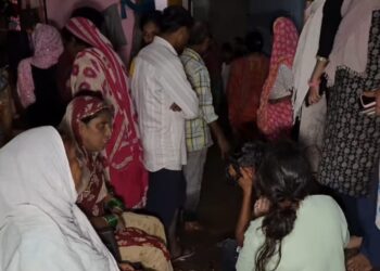 Jamshedpur flood danger : कदमा के शास्त्रीनगर में बाढ़ के तेज बहाव में युवक बहा, एक घंटे बाद भी नहीं मिला सुराग