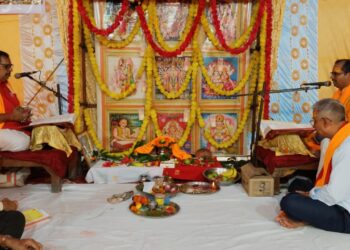 jamshedpur sunderkand : साकची में मानस सत्संग समिति का सुंदरकांड पाठ आयोजित, भोग का किया गया वितरण jamshedpur sunderkand : साकची में मानस सत्संग समिति का सुंदरकांड पाठ आयोजित, भोग का किया गया वितरण