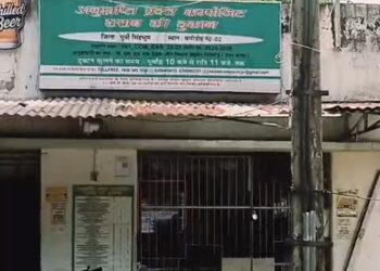jamshedpur theft-सिदगोड़ा में अंग्रेजी शराब दुकान में लाखों की चोरी, 70 हजार नकद समेत कई शराब की पेटियां चोरों ने उड़ाये, पुलिस जांच में जुटी, देखिए video