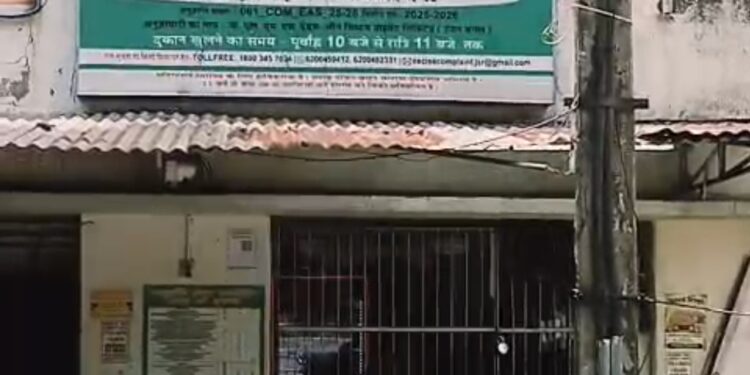 jamshedpur theft-सिदगोड़ा में अंग्रेजी शराब दुकान में लाखों की चोरी, 70 हजार नकद समेत कई शराब की पेटियां चोरों ने उड़ाये, पुलिस जांच में जुटी, देखिए video