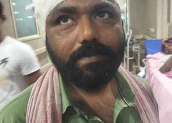 jamshedpur rural attack-परिवार संग कांवड़ लेकर हरिणा मंदिर जा रहे जिला पार्षद सूरज मंडल पर जानलेवा हमला, तीन घायल,एमजीएम में भर्ती