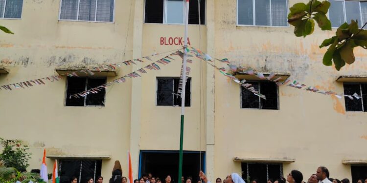 Rambha Educational Institute Jamshedpur-स्वतंत्रता दिवस पर रंभा शैक्षणिक संस्थान के विद्यार्थियों ने निकाली तिरंगा यात्रा, हाता चौक पर की राष्ट्रभक्ति से सराबोर सांस्कृतिक प्रस्तुति