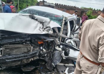 up road accident- सड़क हादसे में यूपी माफिया अतीक अहमद के छोटे बेटे समेत दो की मौत, तीन गंभीर up road accident- सड़क हादसे में यूपी माफिया अतीक अहमद के छोटे बेटे समेत दो की मौत, तीन गंभीर