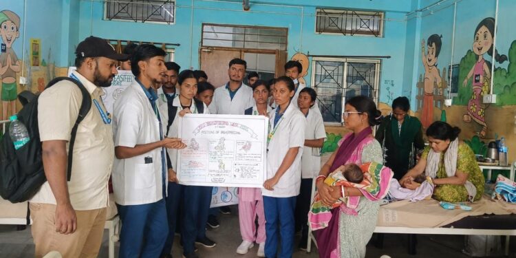 Rambha College of Nursing-रंभा कॉलेज ऑफ़ नर्सिंग में मनाया गया स्तनपान सप्ताह, सदर अस्पताल व सीएचसी जुगसलाई का दौरा कर माताओं को स्तनपान के लिए किया जागरूक Rambha College of Nursing-रंभा कॉलेज ऑफ़ नर्सिंग में मनाया गया स्तनपान सप्ताह, सदर अस्पताल व सीएचसी जुगसलाई का दौरा कर माताओं को स्तनपान के लिए किया जागरूक