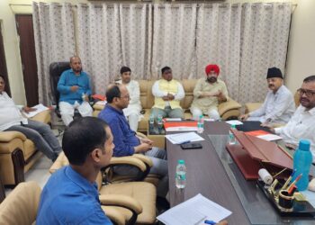 jharkhand minority commission meeting : झारखंड राज्य अल्पसंख्यक आयोग की आंतरिक बैठक में कई अहम फैसले, अल्पसंख्यक निदेशालय, उर्दू अकादमी, मदरसा बोर्ड और अरबी-फारसी विश्वविद्यालय बनाने का प्रस्ताव पारित