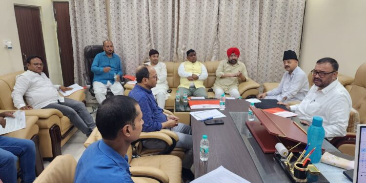 jharkhand minority commission meeting : झारखंड राज्य अल्पसंख्यक आयोग की आंतरिक बैठक में कई अहम फैसले, अल्पसंख्यक निदेशालय, उर्दू अकादमी, मदरसा बोर्ड और अरबी-फारसी विश्वविद्यालय बनाने का प्रस्ताव पारित jharkhand minority commission meeting : झारखंड राज्य अल्पसंख्यक आयोग की आंतरिक बैठक में कई अहम फैसले, अल्पसंख्यक निदेशालय, उर्दू अकादमी, मदरसा बोर्ड और अरबी-फारसी विश्वविद्यालय बनाने का प्रस्ताव पारित