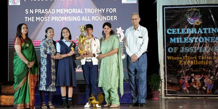 jamshedpur school-जेयूएससीओ स्कूल साउथ पार्क में वार्षिक पुरस्कार वितरण समारोह, 213 विद्यार्थियों को मिला सम्मान