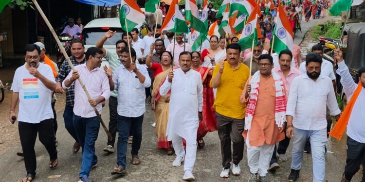 jamshedpur rural tiranga yatra-डॉ दिनेशानंद गोस्वामी के नेतृत्व में बहरागोड़ा में निकाली गयी विशाल तिरंगा यात्रा, देशभक्ति के नारों से गूंजा jamshedpur rural tiranga yatra-डॉ दिनेशानंद गोस्वामी के नेतृत्व में बहरागोड़ा में निकाली गयी विशाल तिरंगा यात्रा, देशभक्ति के नारों से गूंजा