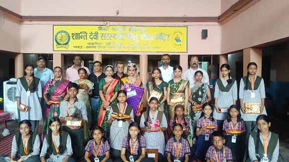 jamshedpur rural rakshabandhan- सरस्वती शिशु विद्या मंदिर स्कूल में रक्षाबंधन सह विविध प्रतियोगिताओं का आयोजन, बहनों ने पुलिस जवानों की कलाइयों पर बांधी राखी jamshedpur rural rakshabandhan- सरस्वती शिशु विद्या मंदिर स्कूल में रक्षाबंधन सह विविध प्रतियोगिताओं का आयोजन, बहनों ने पुलिस जवानों की कलाइयों पर बांधी राखी