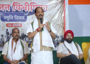 jamshedpur bjp : भाजपा जमशेदपुर महानगर ने मनाई विभाजन विभीषिका स्मृति दिवस, विस्थापित परिवारों के संघर्ष और पीड़ा को किया याद, पूर्व मुख्यमंत्री रघुवर दास ने कहा – पंडित नेहरू के सत्ता लालच और तुष्टिकरण की राजनीति ने देश को दी विभाजन की त्रासदी jamshedpur bjp : भाजपा जमशेदपुर महानगर ने मनाई विभाजन विभीषिका स्मृति दिवस, विस्थापित परिवारों के संघर्ष और पीड़ा को किया याद, पूर्व मुख्यमंत्री रघुवर दास ने कहा – पंडित नेहरू के सत्ता लालच और तुष्टिकरण की राजनीति ने देश को दी विभाजन की त्रासदी
