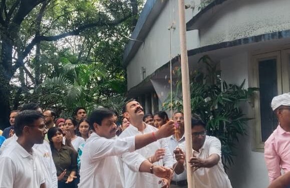 Tata Motors Union- टाटा मोटर्स यूनियन परिसर में मना स्वतंत्रता दिवस समारोह, महामंत्री आरके सिंह व ईआर हेड ने दी तिरंगे को सलामी Tata Motors Union- टाटा मोटर्स यूनियन परिसर में मना स्वतंत्रता दिवस समारोह, महामंत्री आरके सिंह व ईआर हेड ने दी तिरंगे को सलामी