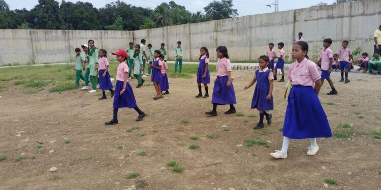 jamshedpur school : जेम्को उत्क्रमित उच्च विद्यालय कालीमाटी में ‘राष्ट्रीय खेल दिवस’ पर तीन दिवसीय खेल महोत्सव, मेजर ध्यानचंद को दी गई भावभीनी पुष्पांजलि jamshedpur school : जेम्को उत्क्रमित उच्च विद्यालय कालीमाटी में ‘राष्ट्रीय खेल दिवस’ पर तीन दिवसीय खेल महोत्सव, मेजर ध्यानचंद को दी गई भावभीनी पुष्पांजलि