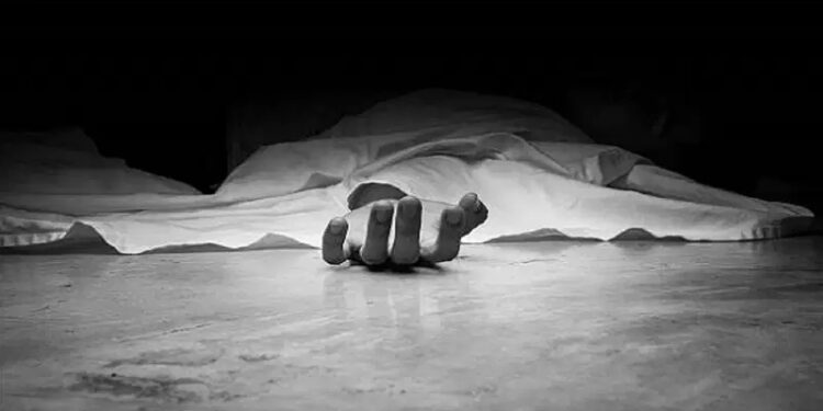 saraikela suicide-ईचागढ़ के डुंगरी जंगल में युवक ने फांसी लगाकर की आत्महत्या, पुलिस मामले की छानबीन में जुटी