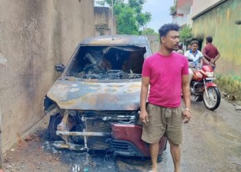 jamshedpur rural- हल्दीपोखर में आपसी रंजिश को लेकर कार में लगायी आग ,जांच में जुटी कोवाली पुलिस jamshedpur rural- हल्दीपोखर में आपसी रंजिश को लेकर कार में लगायी आग ,जांच में जुटी कोवाली पुलिस