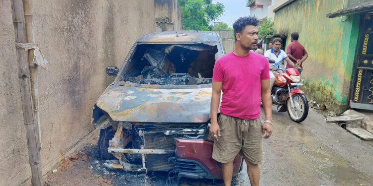 jamshedpur rural- हल्दीपोखर में आपसी रंजिश को लेकर कार में लगायी आग ,जांच में जुटी कोवाली पुलिस