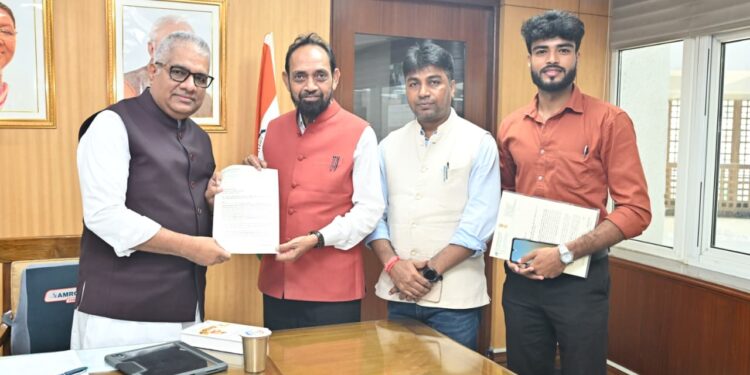 jamshedpur mp initiative : जमशेदपुर के सांसद बिद्युत बरण महतो ने केंद्रीय वन मंत्री से की मुलाकात, हाथियों के मूवमेंट को रोकने को लेकर शिकायत