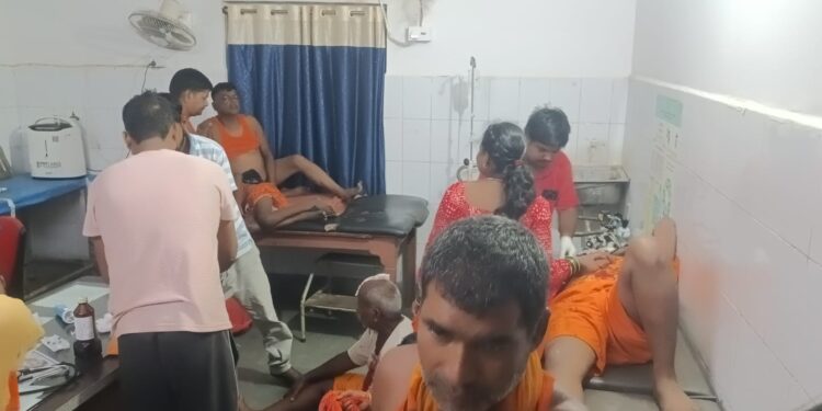 jharkhand road accident-कोडरमा में सड़क हादसा, कांवरियों से भरी बस ट्रक से टकराई, बच्चे समेत 3 की मौत, 15 गंभीर jharkhand road accident-कोडरमा में सड़क हादसा, कांवरियों से भरी बस ट्रक से टकराई, बच्चे समेत 3 की मौत, 15 गंभीर