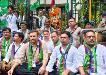 jharkhand ajsu : झारखंड में राजनीतिक विकल्प बनेगा आजसू, जमशेदपुर में हुए दो दिवसीय आजसू युवा अधिवेशन का समापन, सुदेश ने हेमंत पर बोला हमला, कान्हू सामंत का आजसू में वापसी, कहा – विरासत में मिली सत्ता के सुख में जनता और युवाओं का दर्द सुनाई नहीं दे रहा jharkhand ajsu : झारखंड में राजनीतिक विकल्प बनेगा आजसू, जमशेदपुर में हुए दो दिवसीय आजसू युवा अधिवेशन का समापन, सुदेश ने हेमंत पर बोला हमला, कान्हू सामंत का आजसू में वापसी, कहा – विरासत में मिली सत्ता के सुख में जनता और युवाओं का दर्द सुनाई नहीं दे रहा