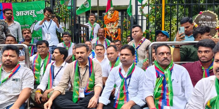 jharkhand ajsu : झारखंड में राजनीतिक विकल्प बनेगा आजसू, जमशेदपुर में हुए दो दिवसीय आजसू युवा अधिवेशन का समापन, सुदेश ने हेमंत पर बोला हमला, कान्हू सामंत का आजसू में वापसी, कहा – विरासत में मिली सत्ता के सुख में जनता और युवाओं का दर्द सुनाई नहीं दे रहा