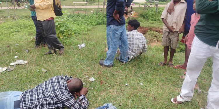 jamshedpur rural accident- कोवाली- डुमरिया मार्ग पर दो बाइक में सीधी भिड़ंत, तीन गंभीर रुप से घायल