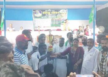 jamshedpur rural sports- हर्ष एकादश ने जीता शिबू सोरेन मेमोरियल कप, राहुल स्पोर्टिंग को दी मात,  घाटशिला विधायक ने किया पुरस्कृत