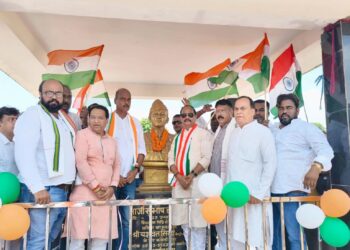 jamshedpur tiranga yatra-भाजपा की तिरंगा यात्रा से तिरंगामय हुई लौहनगरी, भारत माता के जयघोष से गूंजा शहर, हजारों राष्ट्रभक्तों ने हाथों में तिरंगा लेकर मनाया आजादी का जश्न, स्वतंत्रता सेनानियों के शौर्य को किया नमन, भाजपा नेताओं ने 13 से 17 अगस्त तक ‘हर घर तिरंगा’ अभियान के तहत घरों, दुकानों पर तिरंगा लगाने की अपील की jamshedpur tiranga yatra-भाजपा की तिरंगा यात्रा से तिरंगामय हुई लौहनगरी, भारत माता के जयघोष से गूंजा शहर, हजारों राष्ट्रभक्तों ने हाथों में तिरंगा लेकर मनाया आजादी का जश्न, स्वतंत्रता सेनानियों के शौर्य को किया नमन, भाजपा नेताओं ने 13 से 17 अगस्त तक ‘हर घर तिरंगा’ अभियान के तहत घरों, दुकानों पर तिरंगा लगाने की अपील की