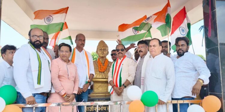 jamshedpur tiranga yatra-भाजपा की तिरंगा यात्रा से तिरंगामय हुई लौहनगरी, भारत माता के जयघोष से गूंजा शहर, हजारों राष्ट्रभक्तों ने हाथों में तिरंगा लेकर मनाया आजादी का जश्न, स्वतंत्रता सेनानियों के शौर्य को किया नमन, भाजपा नेताओं ने 13 से 17 अगस्त तक ‘हर घर तिरंगा’ अभियान के तहत घरों, दुकानों पर तिरंगा लगाने की अपील की jamshedpur tiranga yatra-भाजपा की तिरंगा यात्रा से तिरंगामय हुई लौहनगरी, भारत माता के जयघोष से गूंजा शहर, हजारों राष्ट्रभक्तों ने हाथों में तिरंगा लेकर मनाया आजादी का जश्न, स्वतंत्रता सेनानियों के शौर्य को किया नमन, भाजपा नेताओं ने 13 से 17 अगस्त तक ‘हर घर तिरंगा’ अभियान के तहत घरों, दुकानों पर तिरंगा लगाने की अपील की