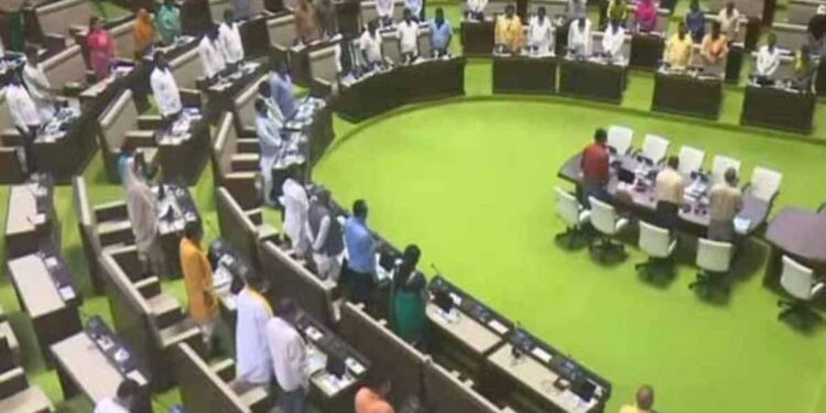 jharkhand vidhansabha- झारखंड विस में दिवंगत नेताओं, शहीदों व हादसों के पीड़ितों को दी गयी श्रद्धांजलि, मास्क पहनकर सदन पहुंचे भाजपा विधायक, जेपीएससी मुद्दे को लेकर भाजपा- जदयू का प्रदर्शन jharkhand vidhansabha- झारखंड विस में दिवंगत नेताओं, शहीदों व हादसों के पीड़ितों को दी गयी श्रद्धांजलि, मास्क पहनकर सदन पहुंचे भाजपा विधायक, जेपीएससी मुद्दे को लेकर भाजपा- जदयू का प्रदर्शन