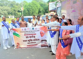 jamshedpur drug free india campaign-नशामुक्त भारत अभियान के तहत प्रजापिता ब्रह्माकुमारी ने निकाला जागरूकता वाहन, जुबिली पार्क गेट पर दिनेश कुमार ने किया स्वागत, नशामुक्त व स्वस्थ जीवन अपनाने का दिया संदेश
