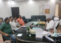 jamshedpur govindpur accident prevention meeting-गोविंदपुर में सड़क सुरक्षा और दुर्घटनाओं की रोकथाम के लिए सर्वदलीय व पंचायत प्रतिनिधियों की हुई बैठक, डीडीसी और ट्रैफिक डीएसपी को सौंपा मांग पत्र, नो इंट्री व स्पीड ब्रेकर की मांग jamshedpur govindpur accident prevention meeting-गोविंदपुर में सड़क सुरक्षा और दुर्घटनाओं की रोकथाम के लिए सर्वदलीय व पंचायत प्रतिनिधियों की हुई बैठक, डीडीसी और ट्रैफिक डीएसपी को सौंपा मांग पत्र, नो इंट्री व स्पीड ब्रेकर की मांग