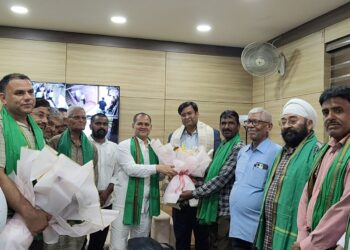 adityapur nagar parishad ex vice-chairman purendra met with jiada md – आदित्यपुर औद्योगिक क्षेत्र की जर्जर आधारभूत सुविधाओं के शीघ्र समाधान की मांग को लेकर जियाडा के एमडी वरुण रंजन से मिले पुरेंद्र,मांग पत्र सौंपकर औद्योगिक क्षेत्र की बदहाल स्थिति से कराया अवगत,देखिए video adityapur nagar parishad ex vice-chairman purendra met with jiada md – आदित्यपुर औद्योगिक क्षेत्र की जर्जर आधारभूत सुविधाओं के शीघ्र समाधान की मांग को लेकर जियाडा के एमडी वरुण रंजन से मिले पुरेंद्र,मांग पत्र सौंपकर औद्योगिक क्षेत्र की बदहाल स्थिति से कराया अवगत,देखिए video
