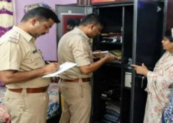 jamshedpur theft-मानगो जवाहरनगर में घर के लॉकर से डेढ़ लाख की चोरी, दो सोने की अंगूठियां व चेन गायब, किरायेदार पर शक, पुलिस मामले की जांच में जुटी jamshedpur theft-मानगो जवाहरनगर में घर के लॉकर से डेढ़ लाख की चोरी, दो सोने की अंगूठियां व चेन गायब, किरायेदार पर शक, पुलिस मामले की जांच में जुटी