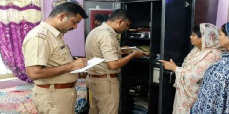 jamshedpur theft-मानगो जवाहरनगर में घर के लॉकर से डेढ़ लाख की चोरी, दो सोने की अंगूठियां व चेन गायब, किरायेदार पर शक, पुलिस मामले की जांच में जुटी