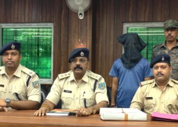 jamshedpur police success-एमजीएम कॉलेज के बॉयज हॉस्टल से लैपटॉप चोरी का पुलिस ने किया खुलासा,ब्लिंकिट कंपनी का डिलीवरी बॉयज गिरफ्तार, लैपटॉप बरामद,गया जेल jamshedpur police success-एमजीएम कॉलेज के बॉयज हॉस्टल से लैपटॉप चोरी का पुलिस ने किया खुलासा,ब्लिंकिट कंपनी का डिलीवरी बॉयज गिरफ्तार, लैपटॉप बरामद,गया जेल